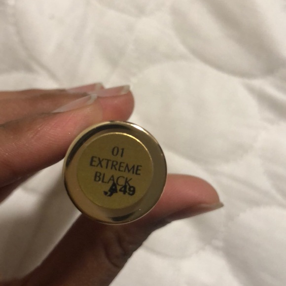 Mascara - Picture 3 of 4